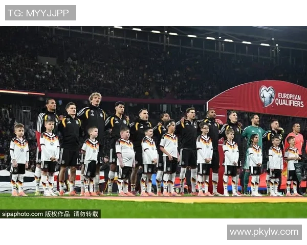 足球传奇传承父子情 同场竞技展现世代荣耀